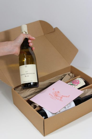 Hier zie je een proefbox met Nederlandse wijnen. 